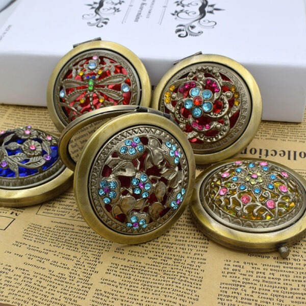 elfs-garden-pocket-mirror-front-nabitag elfs-garden-pocket-mirror-front-nabitag