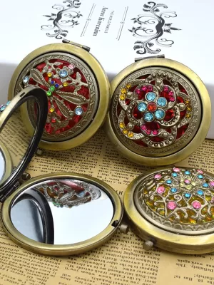elfs-garden-pocket-mirror-front1-nabitag